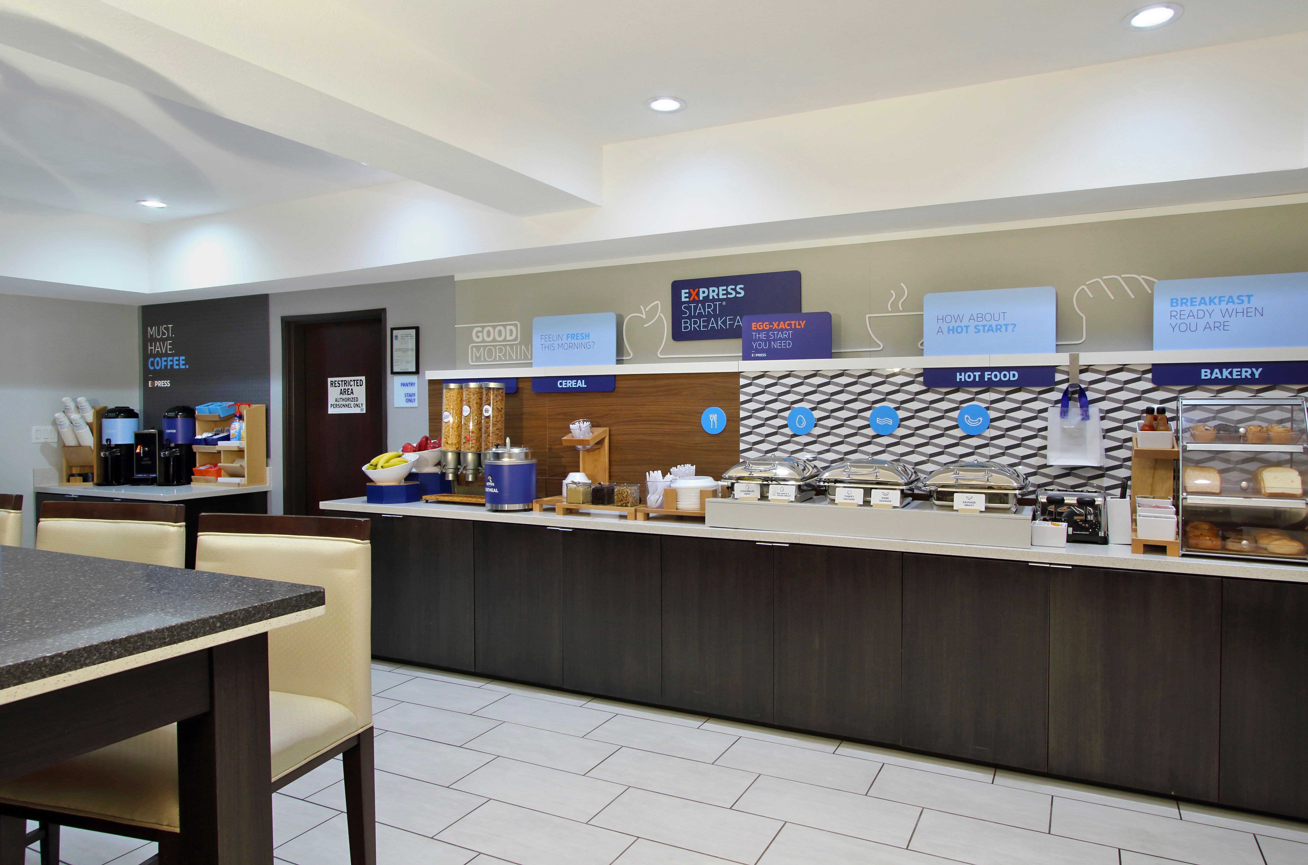 Holiday Inn Express And Suites Houston North - Iah Area By Ihg Exterior photo