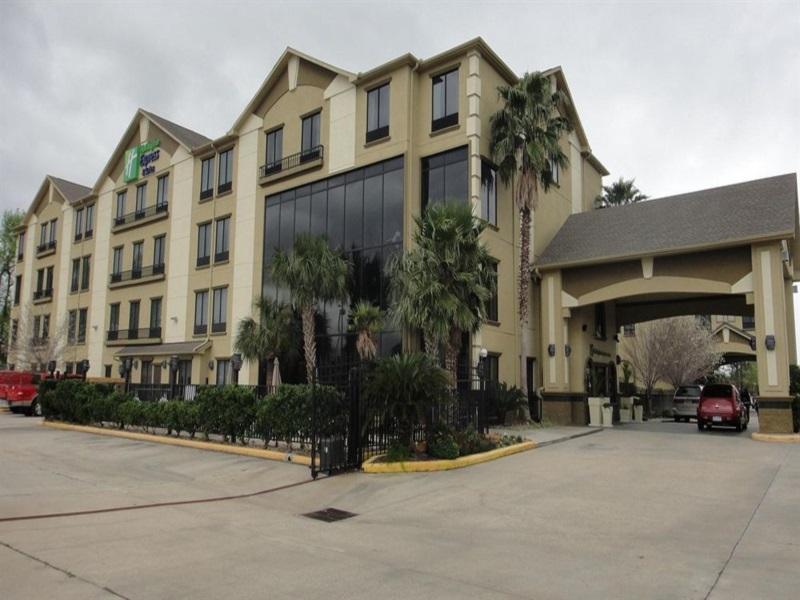 Holiday Inn Express And Suites Houston North - Iah Area By Ihg Exterior photo