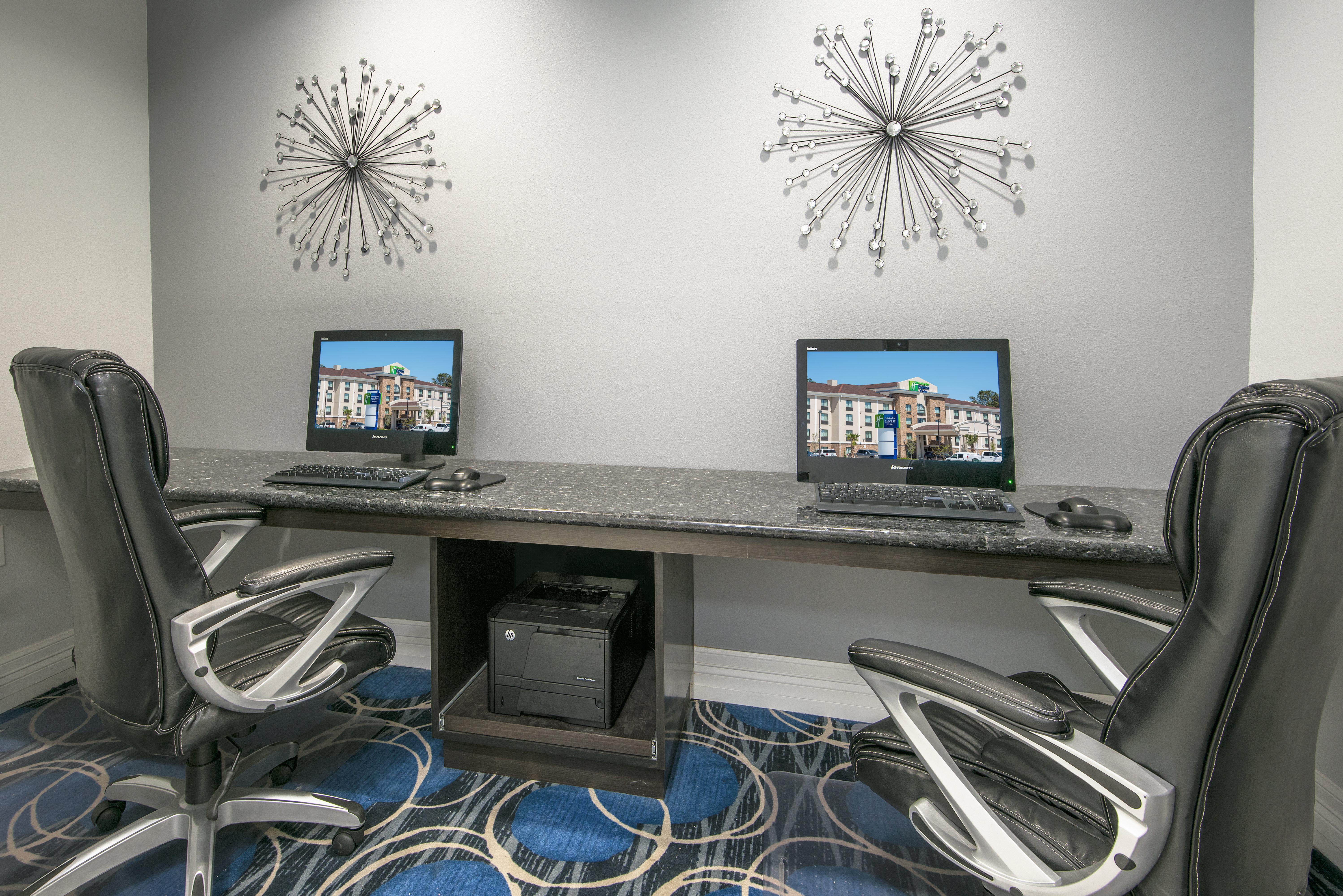 Holiday Inn Express And Suites Houston North - Iah Area By Ihg Exterior photo