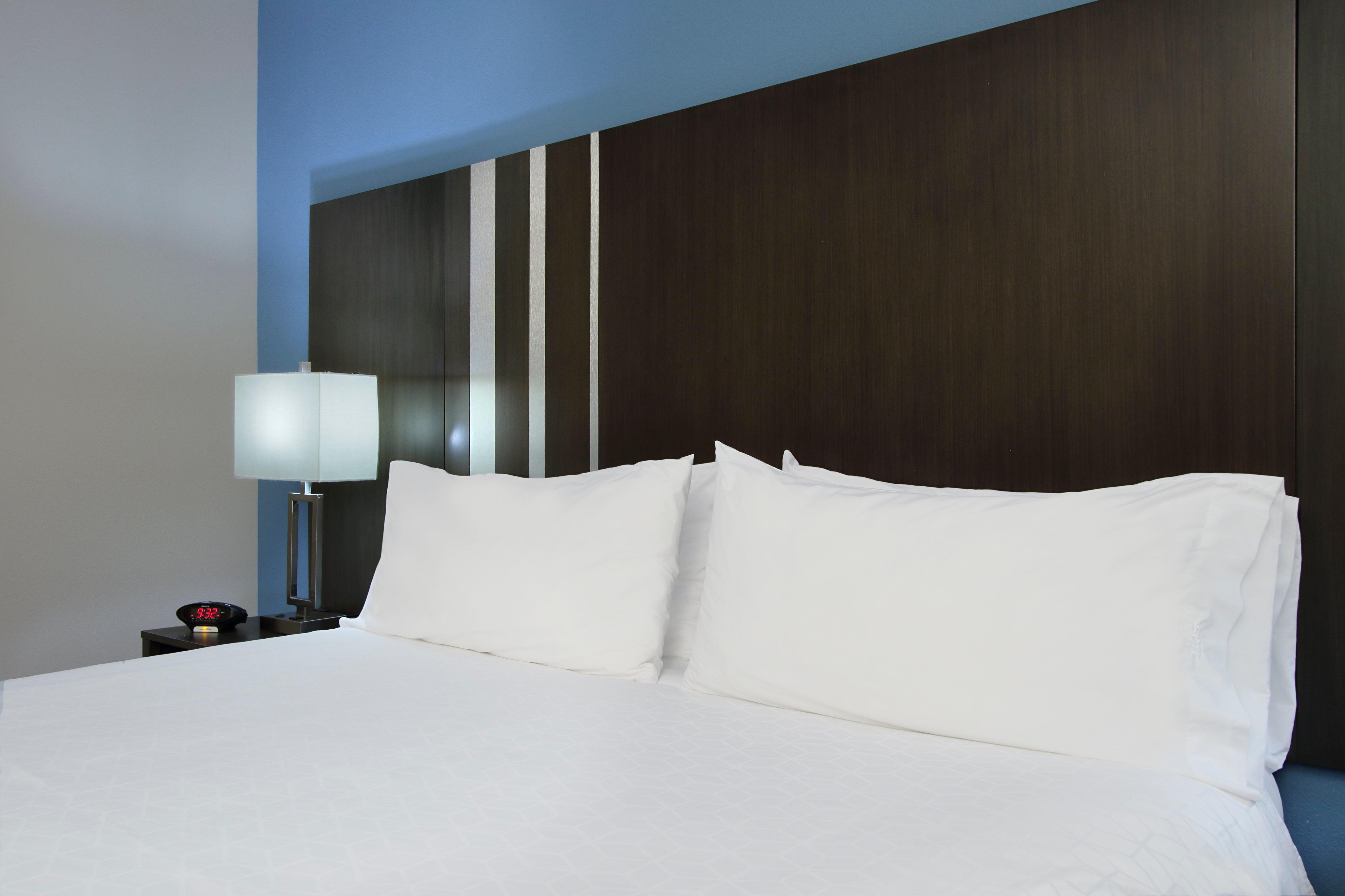 Holiday Inn Express And Suites Houston North - Iah Area By Ihg Exterior photo