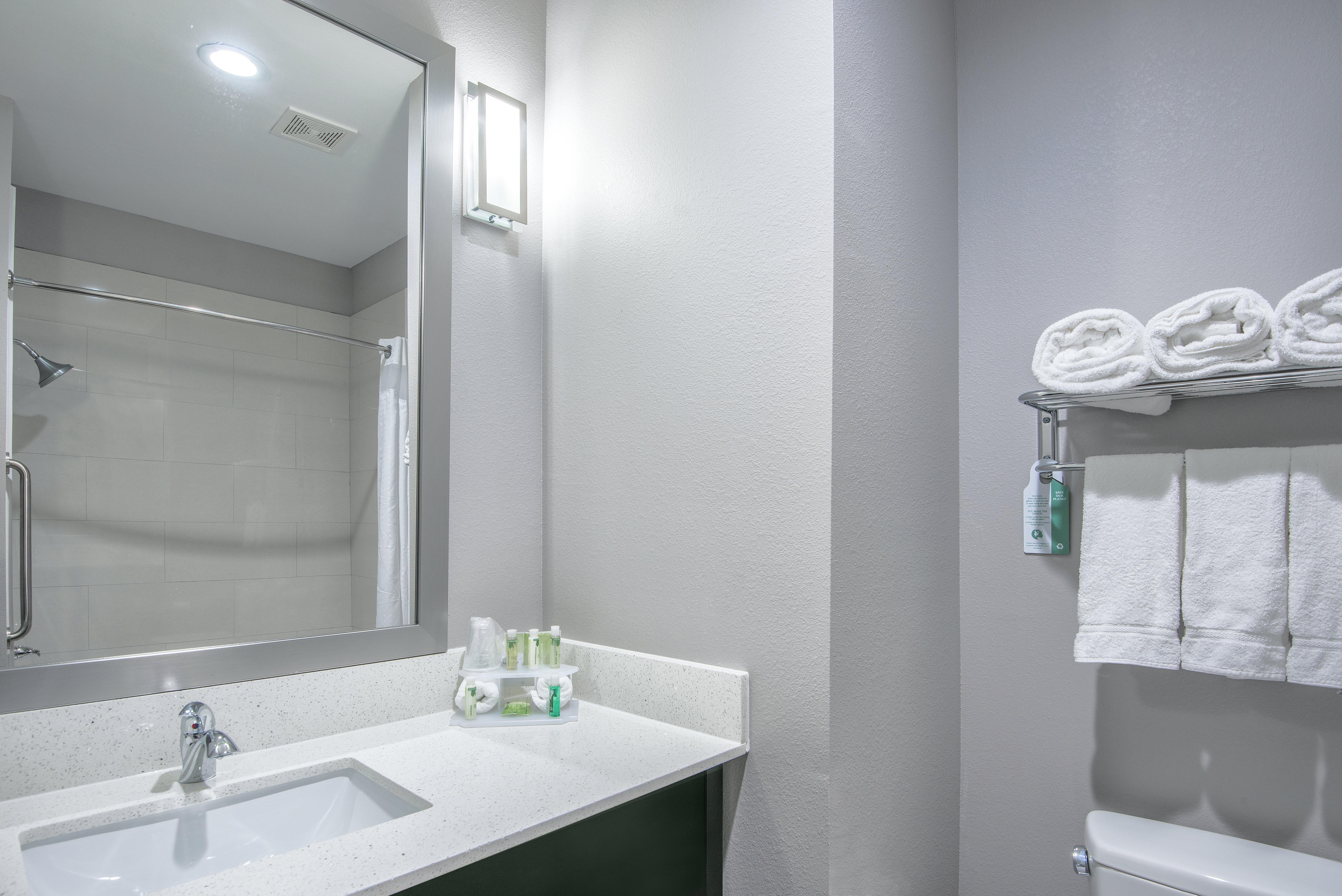Holiday Inn Express And Suites Houston North - Iah Area By Ihg Exterior photo