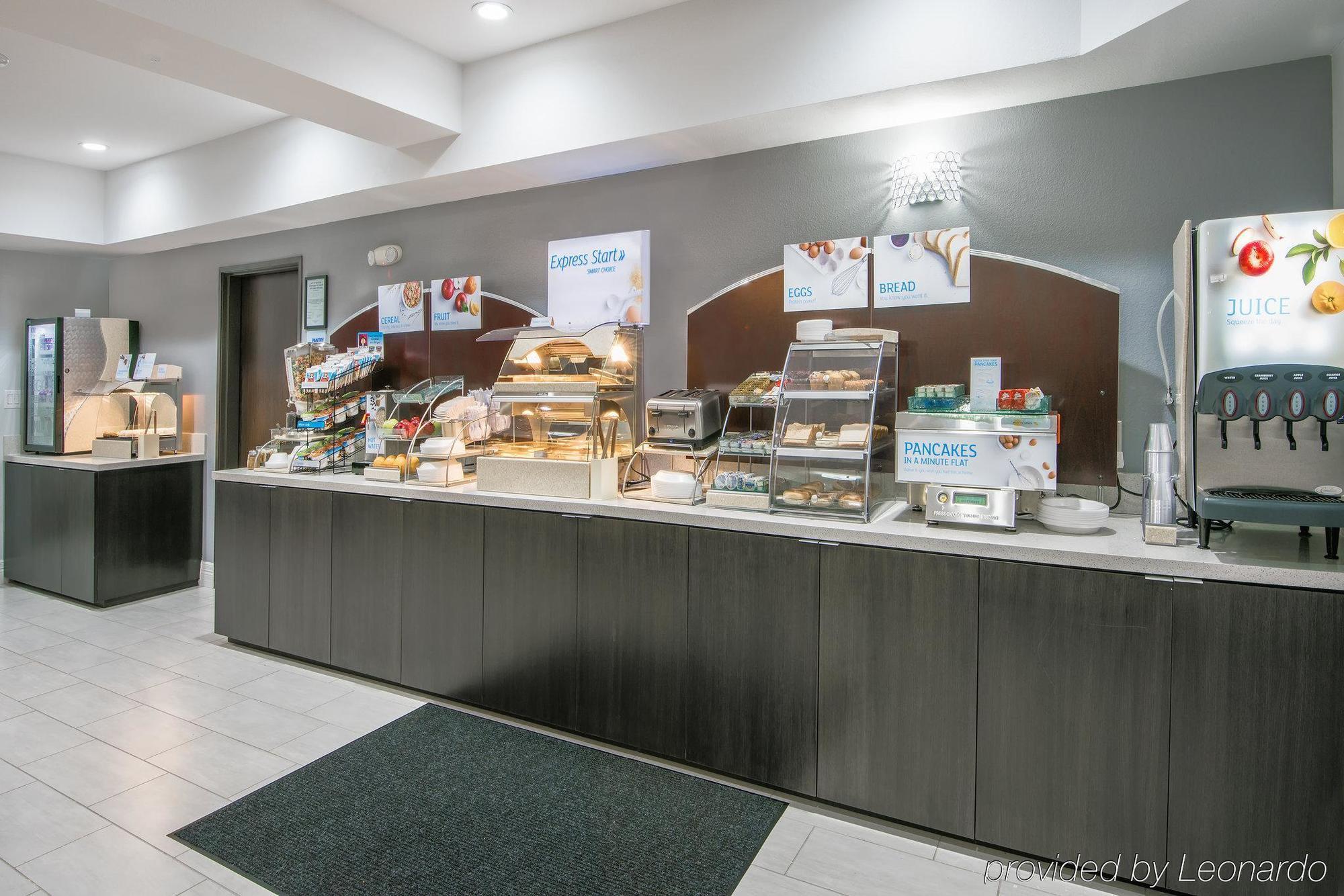 Holiday Inn Express And Suites Houston North - Iah Area By Ihg Exterior photo