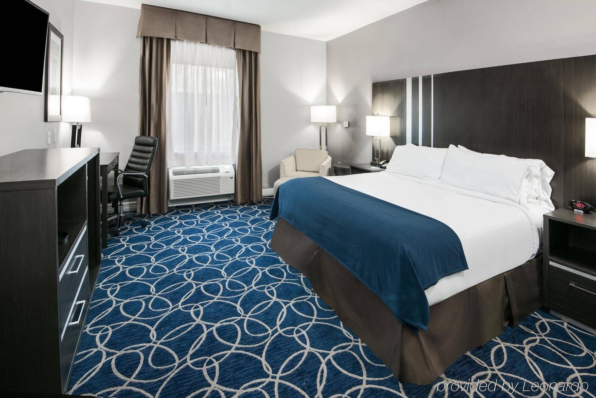 Holiday Inn Express And Suites Houston North - Iah Area By Ihg Exterior photo