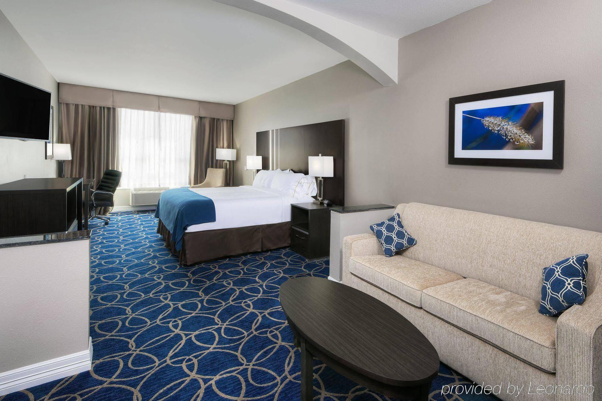 Holiday Inn Express And Suites Houston North - Iah Area By Ihg Exterior photo