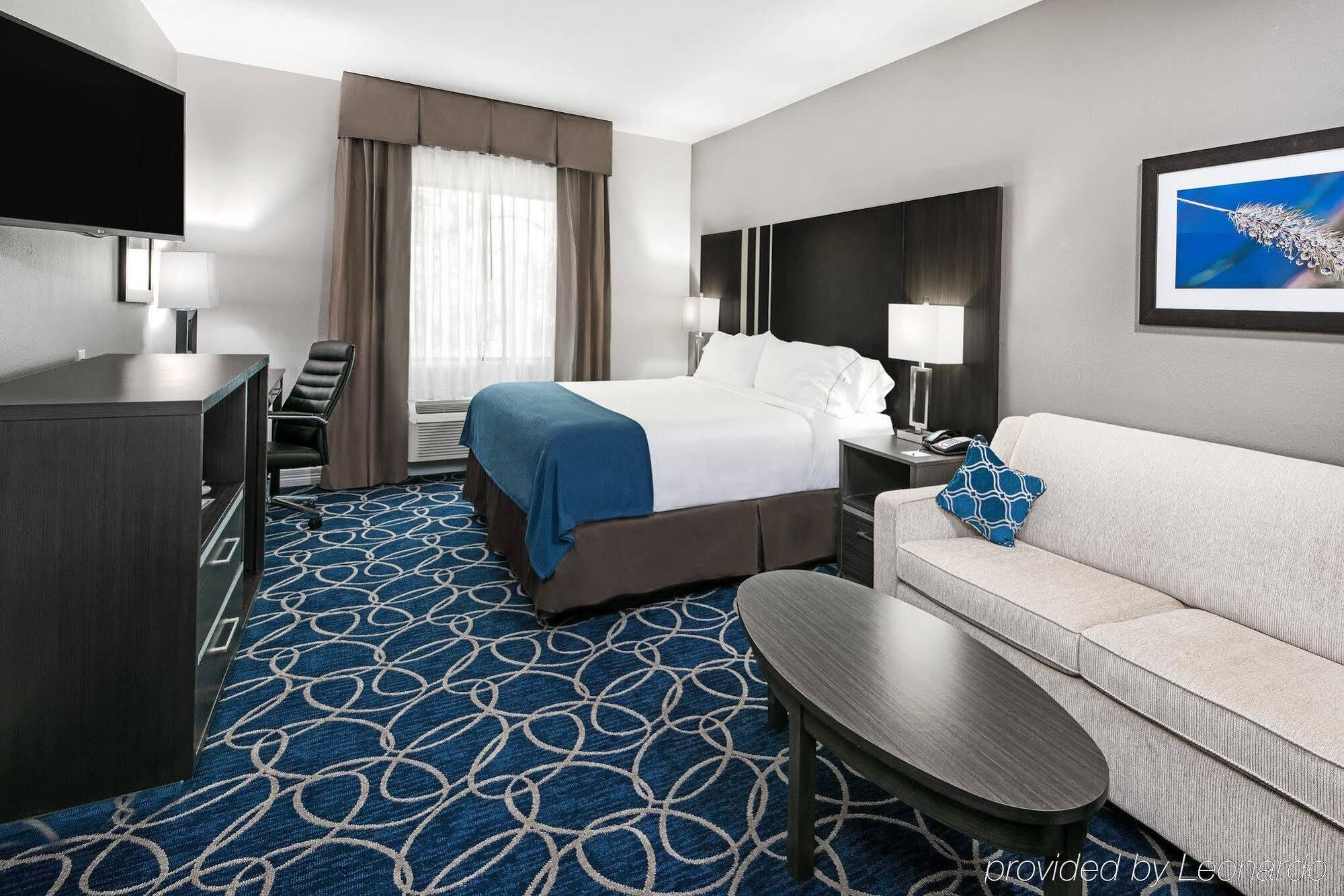 Holiday Inn Express And Suites Houston North - Iah Area By Ihg Exterior photo